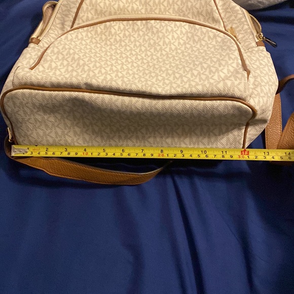 Michael Kors Large backpack purse White/cream and Tan with Gold zippers - Picture 12 of 12